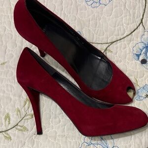 Stuart Weizmann Elegant Burgandy velvet/suede Peep-Toe Heels size 10